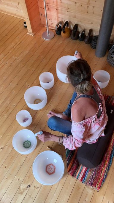 Live crystal singing bowls to enhance your healing journey